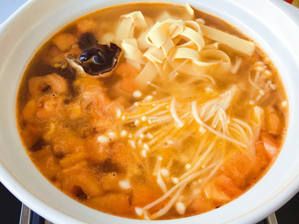 Enoki Mushroom and Fungus Tomato Soup recipe