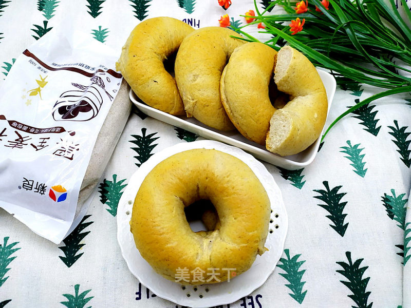 Black Whole Wheat Noodle Bagels recipe