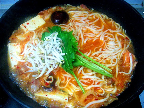 Korean Spicy Hot Pot Noodles recipe