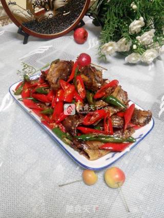 Stir-fried Small Dried Fish with Green and Red Pepper recipe