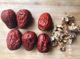 Nourishing Walnuts and Red Dates Snacks recipe