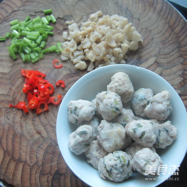 Stir-fried Meatballs with Dried Radish recipe