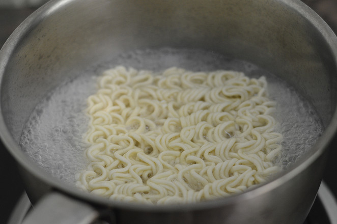 #中卓牛骨汤面# Egg Intestine Beef Bone Soup Noodle recipe