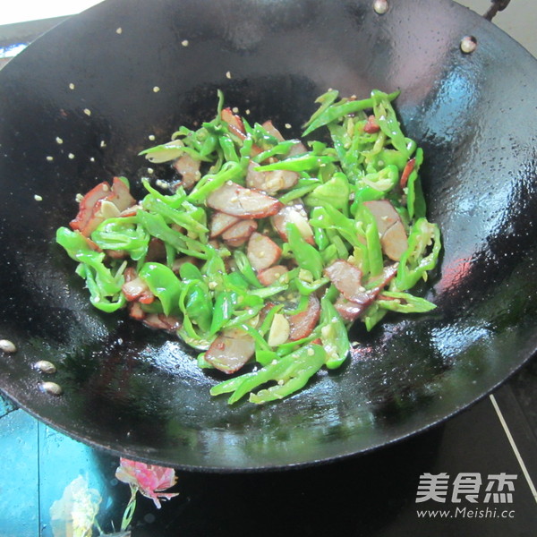 Stir-fried Barbecued Pork with Green Pepper recipe