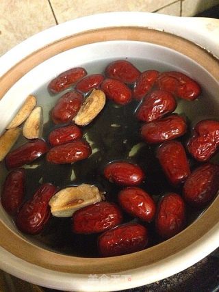 Black Fungus and Red Date Tea recipe