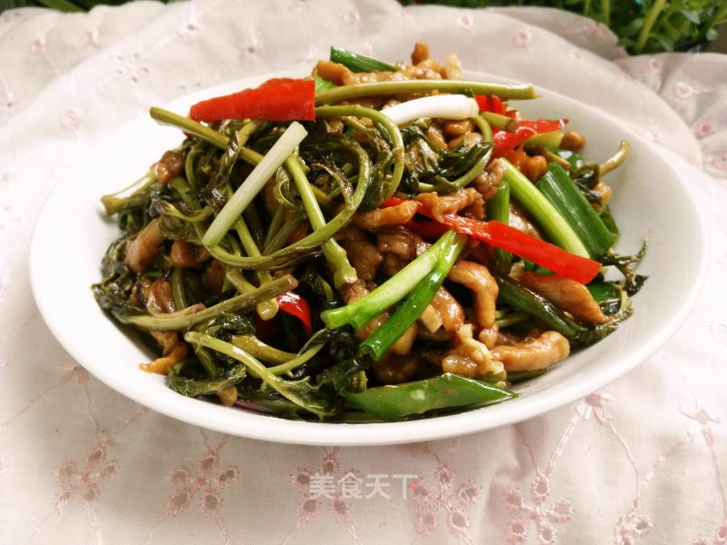 Stir-fried Shredded Pork with Spring Sprouts recipe