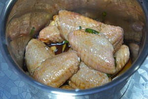 Steamed Chicken Wings with Glutinous Rice recipe