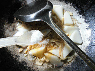 Boiled Rice Cake with Bamboo Shoots recipe