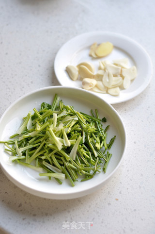 Stir-fried Belly Shreds with Coriander recipe