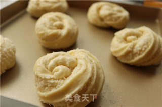 Coconut Garland Bread recipe