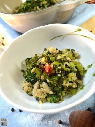 Griddle with Minced Pork and White Radish Leaves recipe