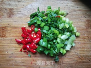 Another Year The Fragrance of Sophora Japonica: Fried Sophora Japonica with Onion Seedlings recipe