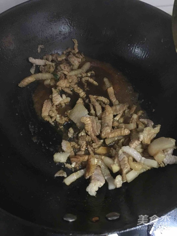 Stir-fried Shredded Pork with Shallots recipe