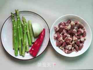 Stir-fried Chicken Hearts with Onion and Asparagus recipe