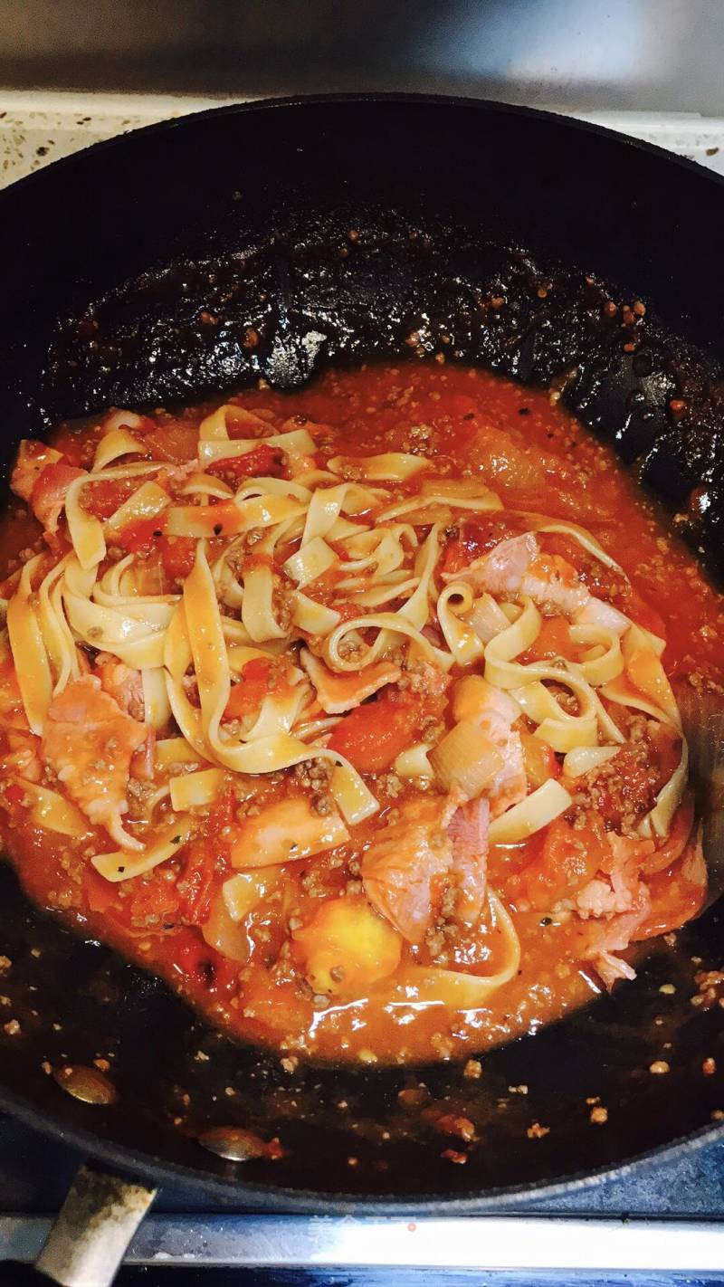 Spaghetti with Tomato Meat Sauce and Bacon recipe