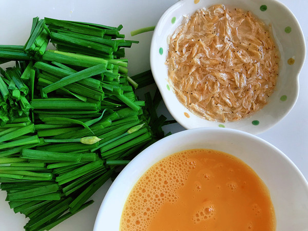 Scrambled Eggs with Leek and Shrimp Skin recipe