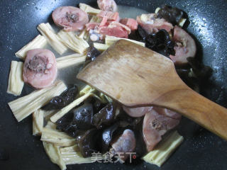 Black Fungus and Yuba Boiled Cured Chicken Legs recipe