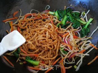 [yantai] Stir-fried Noodles with Homemade Vegetables and Pork recipe