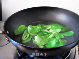 Braised Rapeseed Heart with Hericium recipe