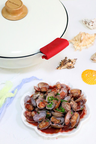 Stir-fried Clam with Red Grain recipe