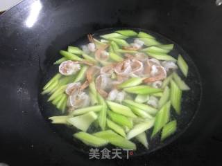 Stir-fried Shrimp Balls with Celery recipe