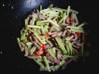 Stir-fried Beef Tenderloin with Celery recipe