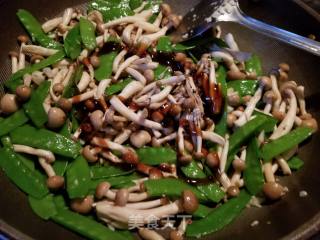 Fried Crab Mushrooms with Snow Peas recipe
