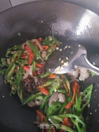 Stir-fried Pork Skin with Double Pepper recipe