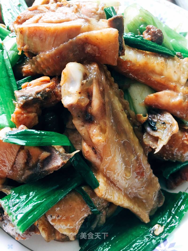 Stir-fried Chicken with Garlic Sprouts recipe