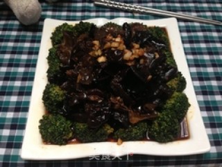Broccoli with Black Fungus recipe