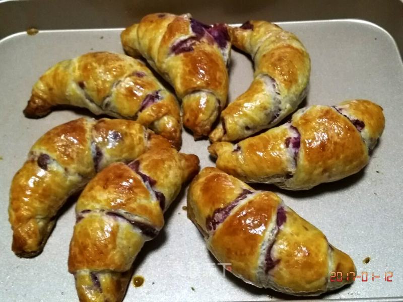 Flying Cake Version ~ Purple Sweet Potato Croissant recipe