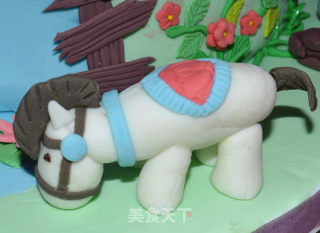 Leisure Holiday Fondant Cake recipe