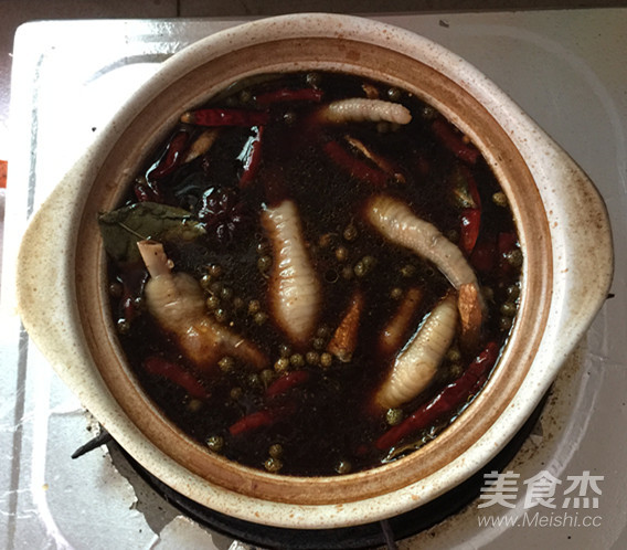 Spicy Braised Chicken Feet recipe