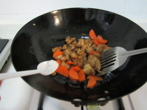 Stir-fried Chicken with Carrots recipe