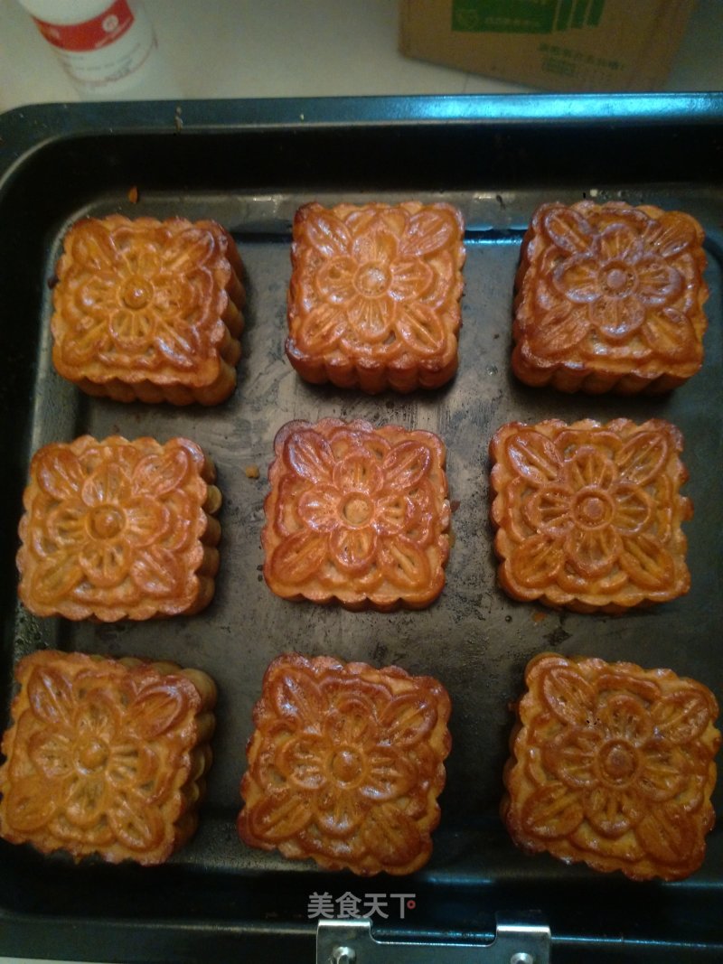 Cantonese-style Lotus Paste and Egg Yolk Mooncakes recipe