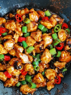 Diced Chicken with Black Soy Pepper recipe