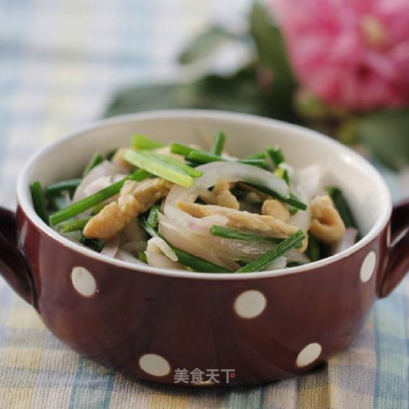 Shredded Chicken with Leek, Flower and Onion recipe