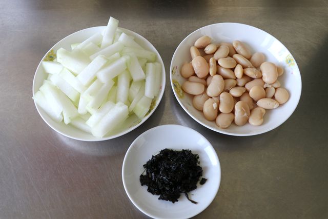 Fried Winter Melon and White Kidney Beans with Olive Vegetables recipe