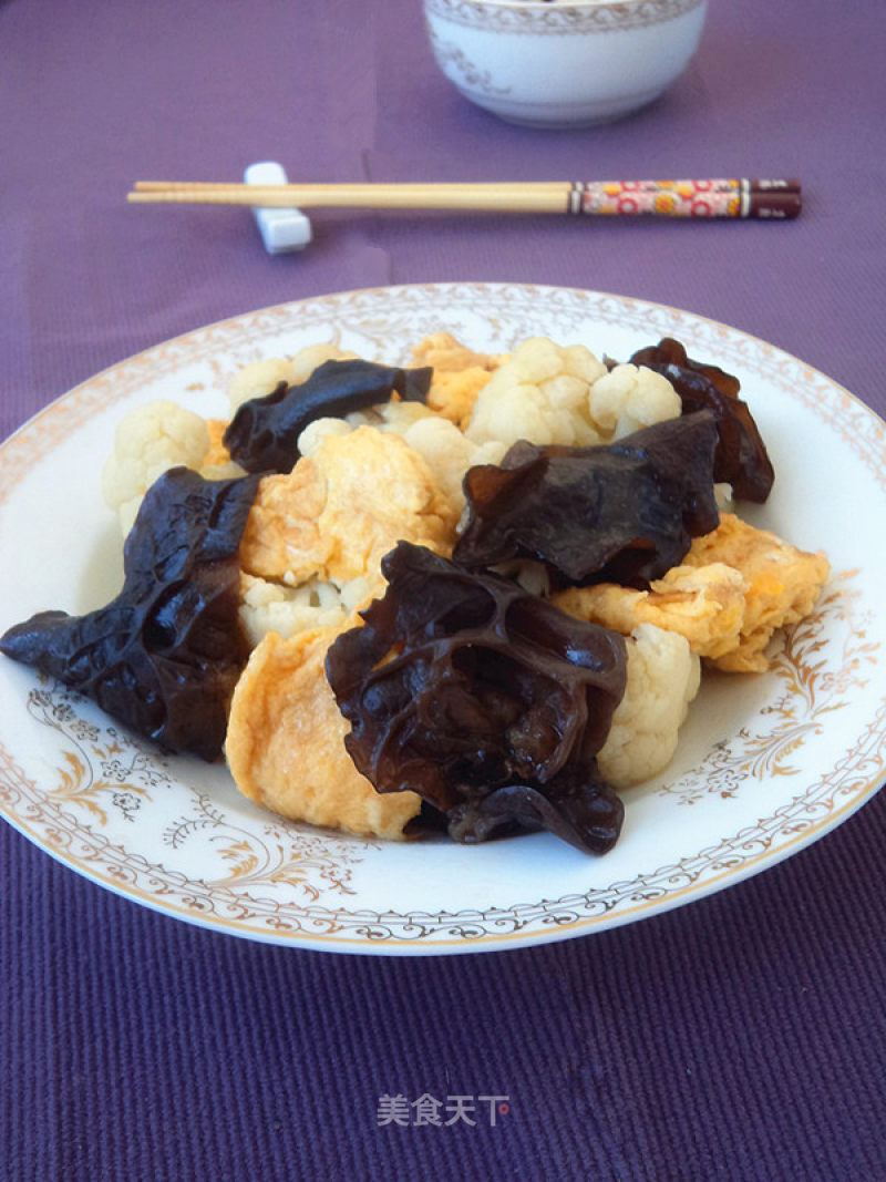 Scrambled Eggs with Black Fungus and Cauliflower recipe