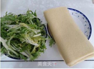 The Most Spring Dish. One Bite and One Bite of Spring Taste-pancake Bitter Chrysanthemum Rolls recipe