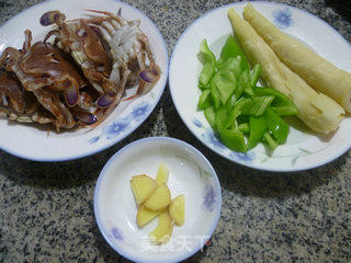 Fried Crab with Green Pepper and Bamboo Shoot Tip recipe