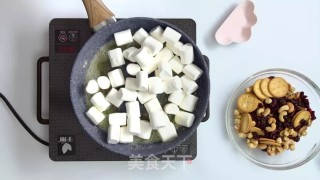 Strawberry Nut Snowflake Crisp recipe