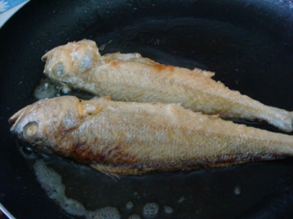 Braised Yellow Croaker with Capers recipe