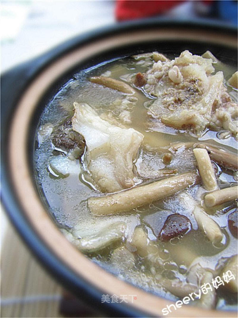 【flying Birds and Animals】----tea Tree Mushroom and Beef Bone Pot recipe