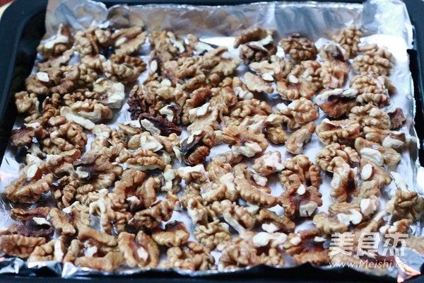 Creamy Amber Walnut recipe