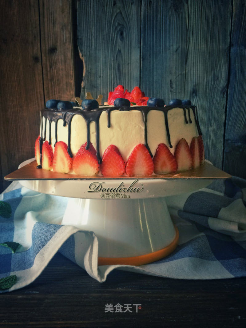 #四session Baking Contest and It's Love to Eat Festival# Strawberry Cream Chocolate Rimmed Cake recipe