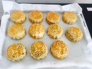 Bean Paste Mooncakes recipe
