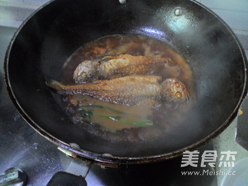 Sweet and Sour Yellow Croaker recipe