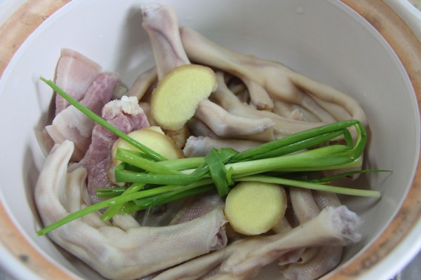 Duck Feet, King Pleurotus and Clam Soup recipe