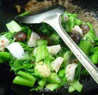 Stir-fried Cabbage Core with Mushroom and Shrimp Ball recipe